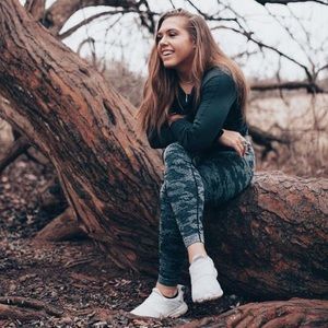 Meet your Posher, Adriana